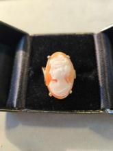 14k gold lady's cameo ring