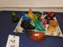 Dresser tray of MCM Pilgrim, Rainbow, Kahawha and assorted glassware