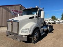 2016 Kenworth T880 Day Cab