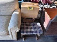 LOT: 5-PC TV DINNER TRAY SET & OTTOMAN FOOT REST