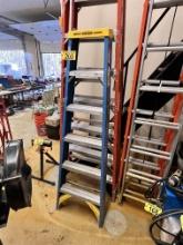 WERNER 6' FIBERGLASS STEP LADDER