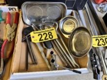 LOT OF ASSORTED SPECIALTY TOOLS & MAGNETIC TOOL TRAYS