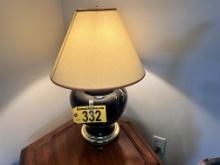 PORCELAIN TABLE LAMP