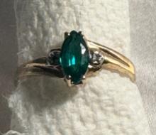 Vintage 10 K Green Stone ladies Ring